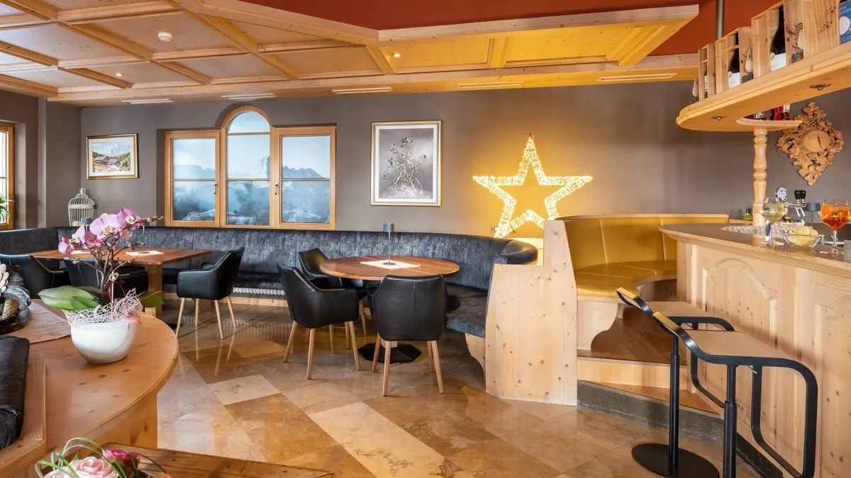 Inghams Italy Dolomites Selva Hotel Somont Bar