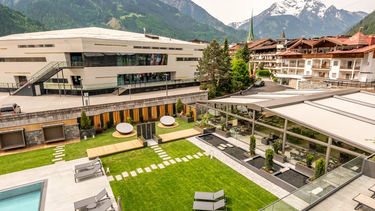 Hotel Berghof Mayrhofen Outside Terrace Pool