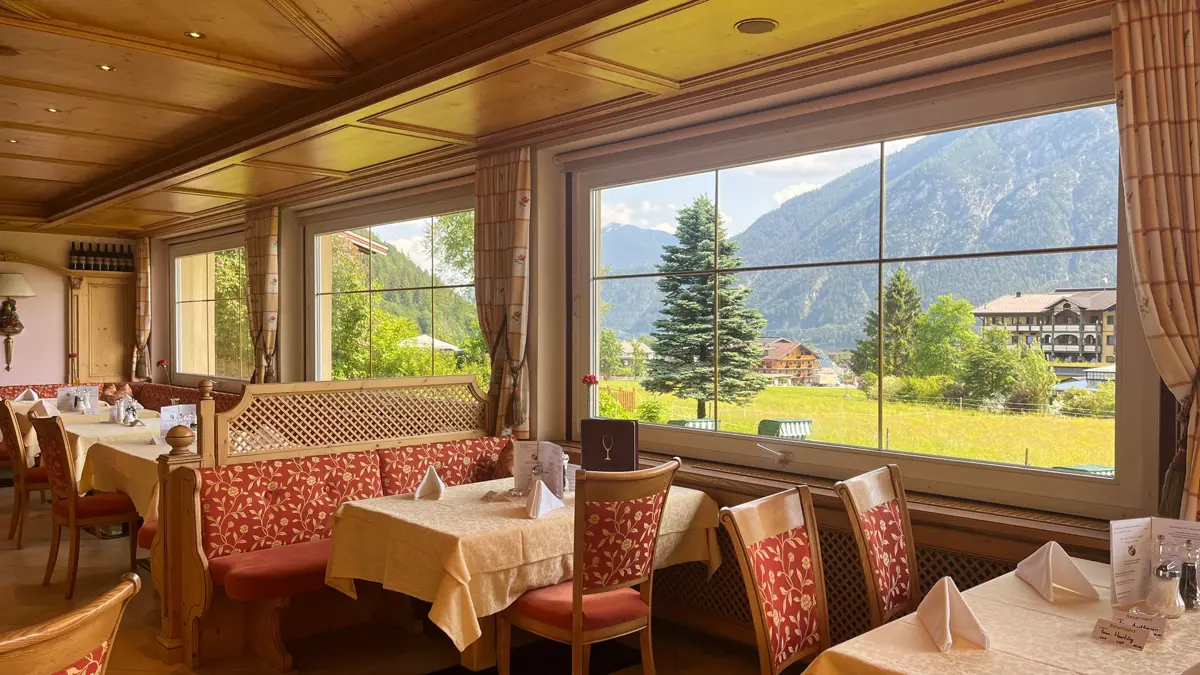 Hotel Das Pfandler Pertisau Dining Room