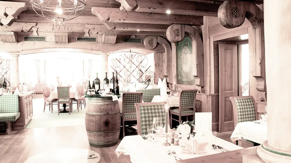 Zillertalerhof Alpine Hideaway Mayrhofen Dining Room