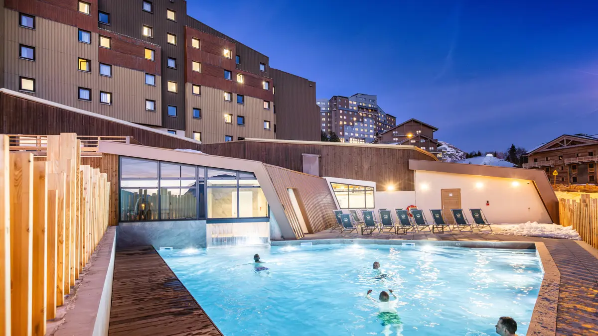 Hotel Les Bergers Alpe D'huez Outdoor Pool 2