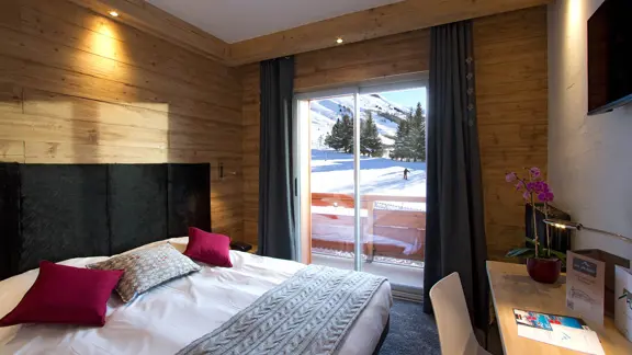 Superior cosy bedroom