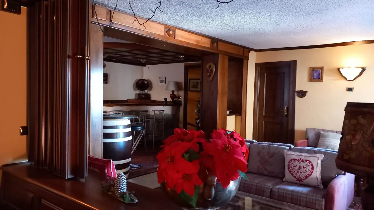 Inghams Italy Milky Way Sestriere Hotel Savoy Edelweiss Lounge Area (5)