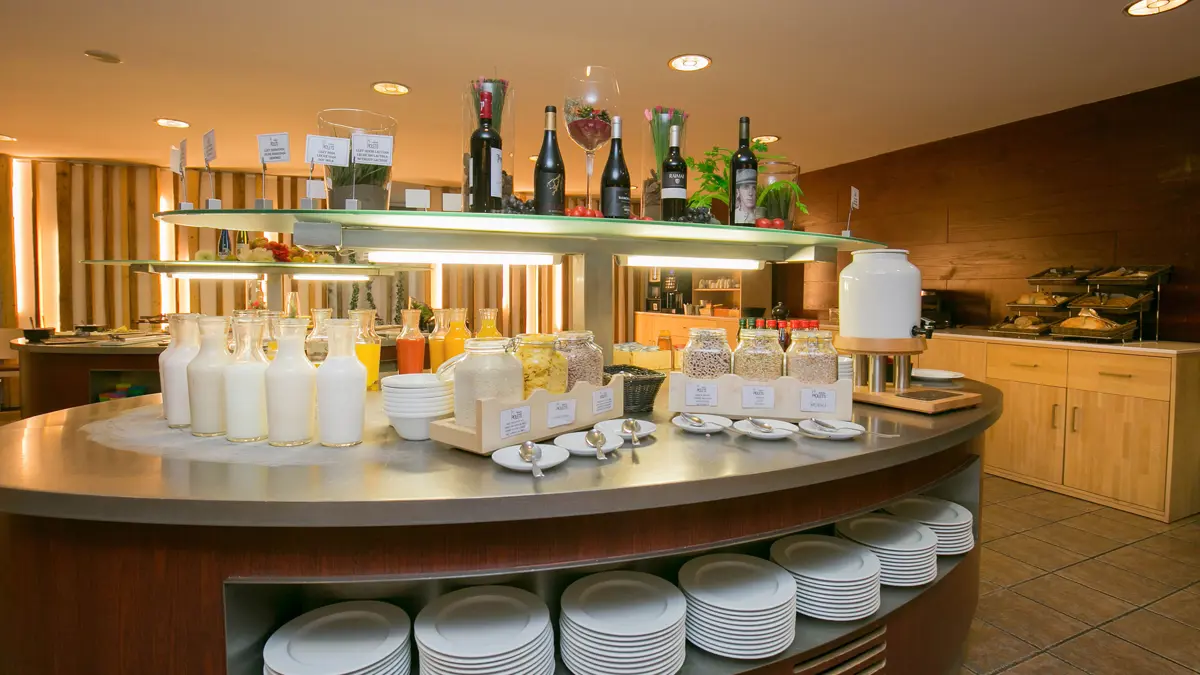 Hotel Piolets Soldeu Buffet Area