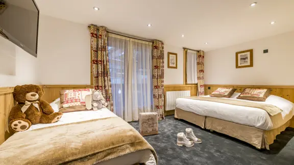 Traditional triple bedroom