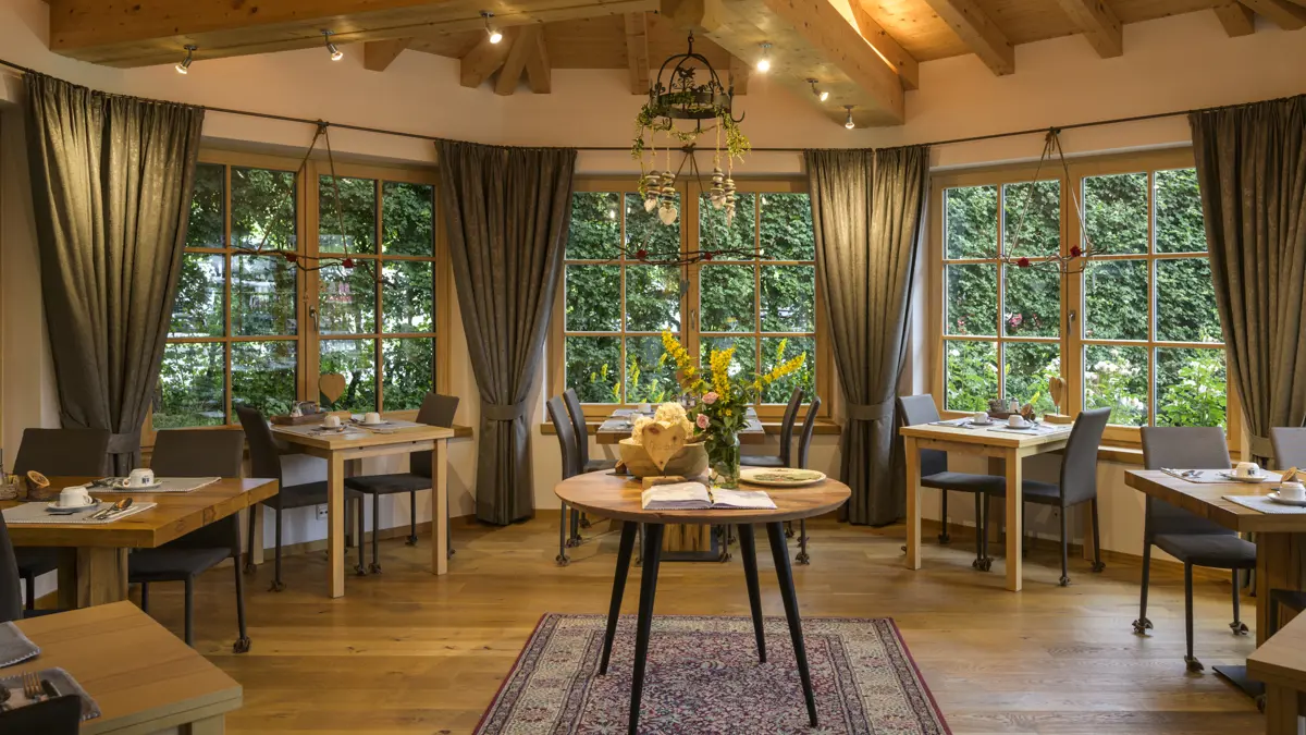 Hotel Flora Ellmau Dining Room (3)