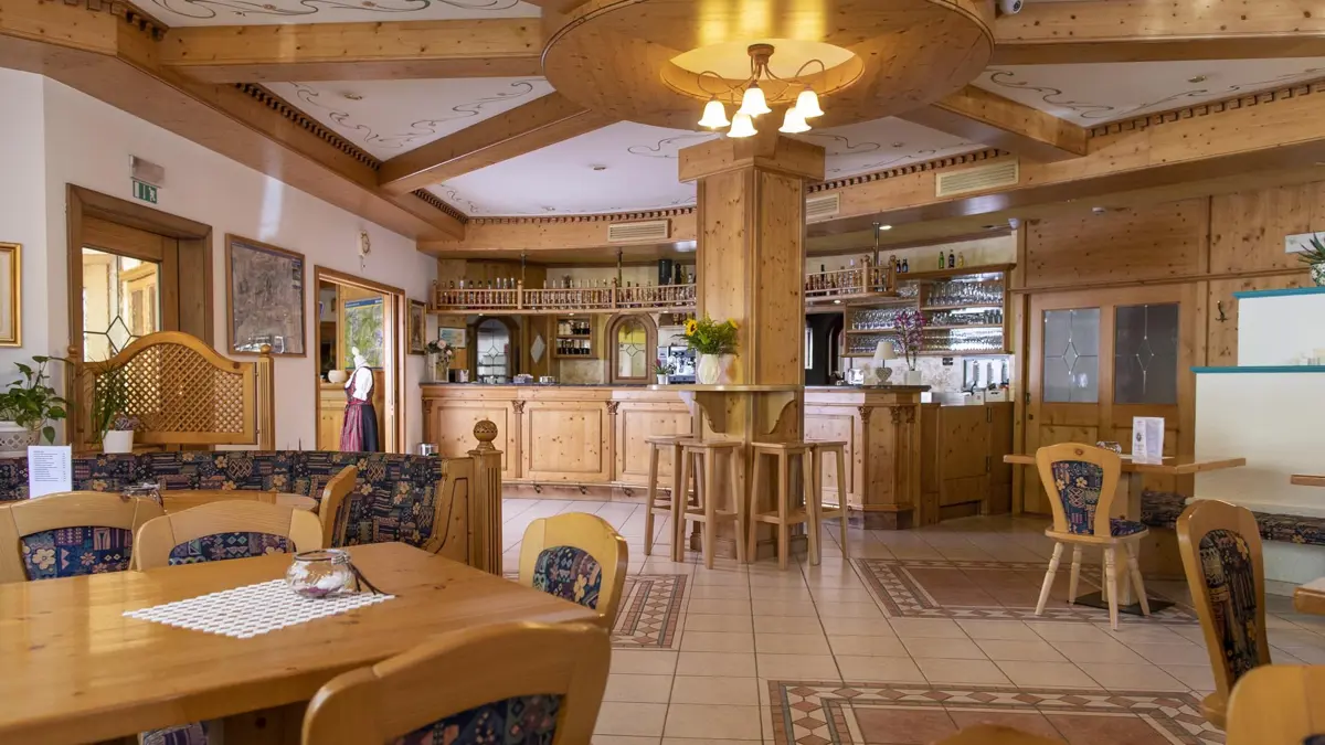 Inghams Italy Dolomites Canazei Hotel Cristallo Bar