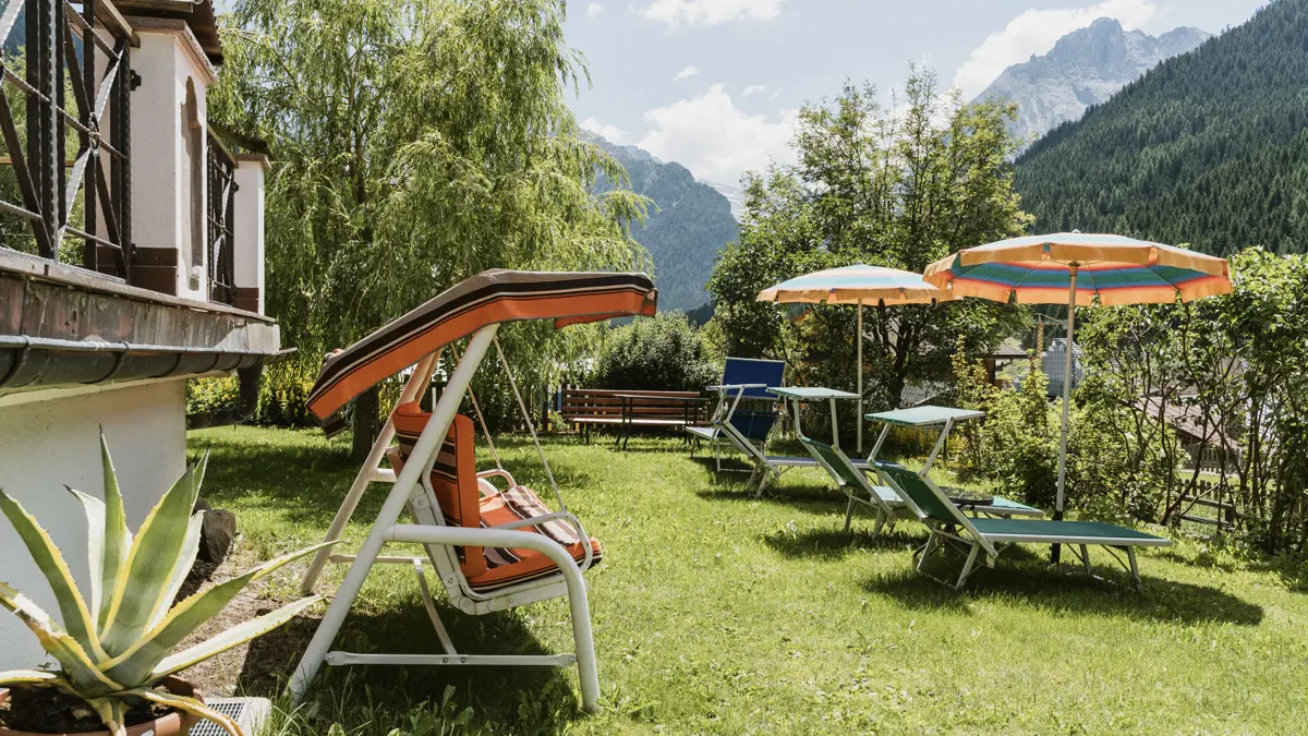 Hotel Cesa Tyrol, Canazei, Dolomites, Garden