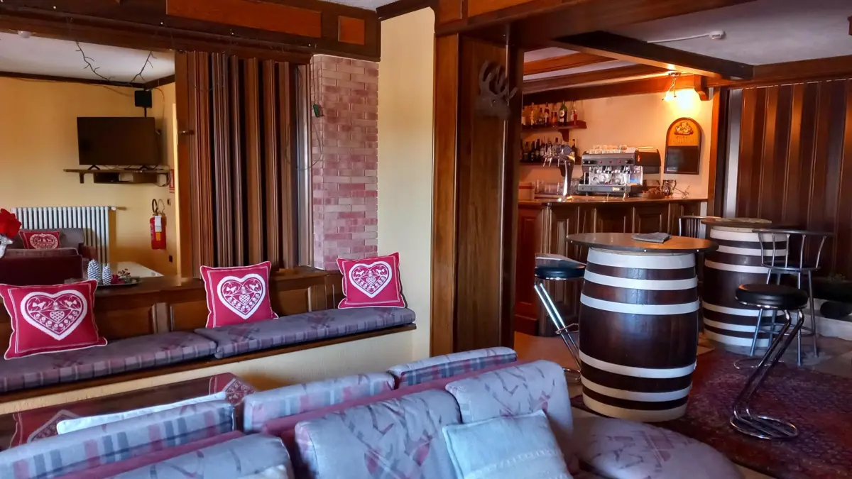 Inghams Italy Milky Way Sestriere Hotel Savoy Edelweiss Bar 4