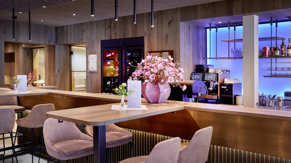 Aktivhotel Schweizerhof Kitzbuhel Bar Copyright Michael Huber