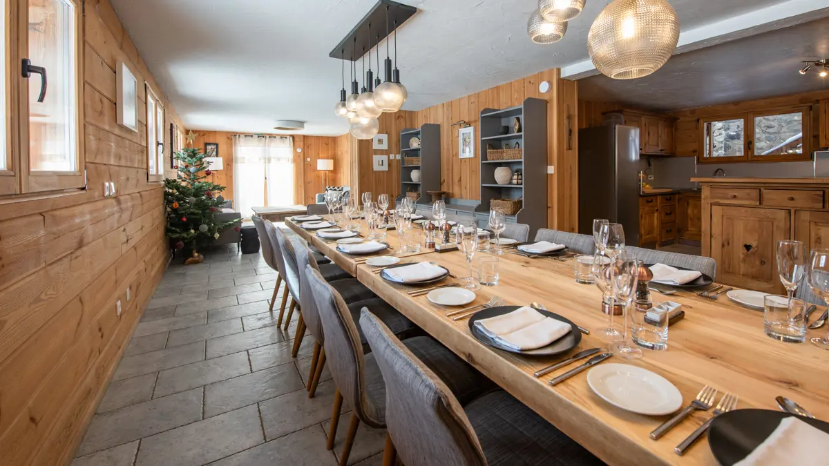 Chalet La Breche Alpe d'Huez Dining Area 2