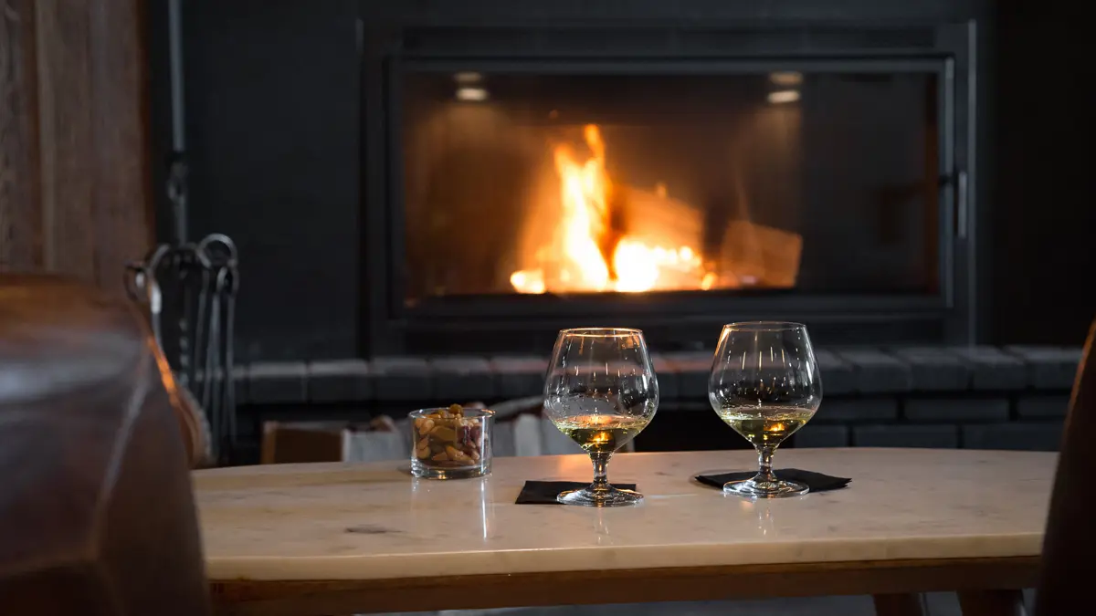 Hotel Fahrenheit Seven Val Thorens Bar With Fireplace