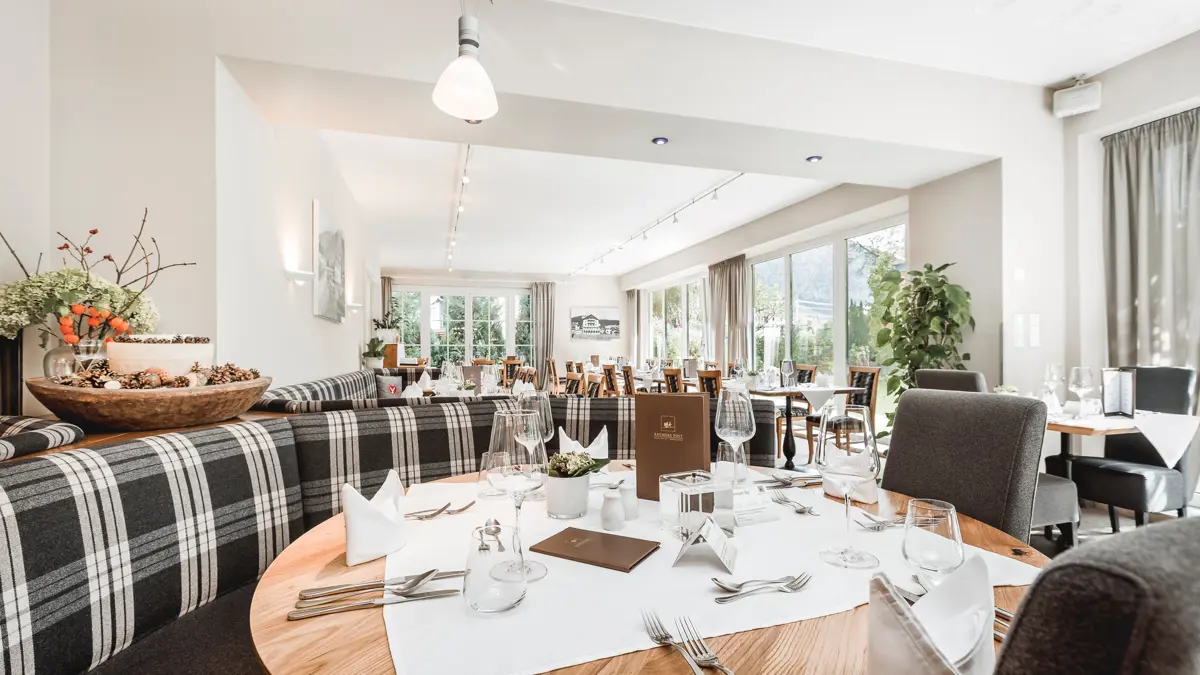 Post Hotel Seefeld And Spa Seefeld Restaurant