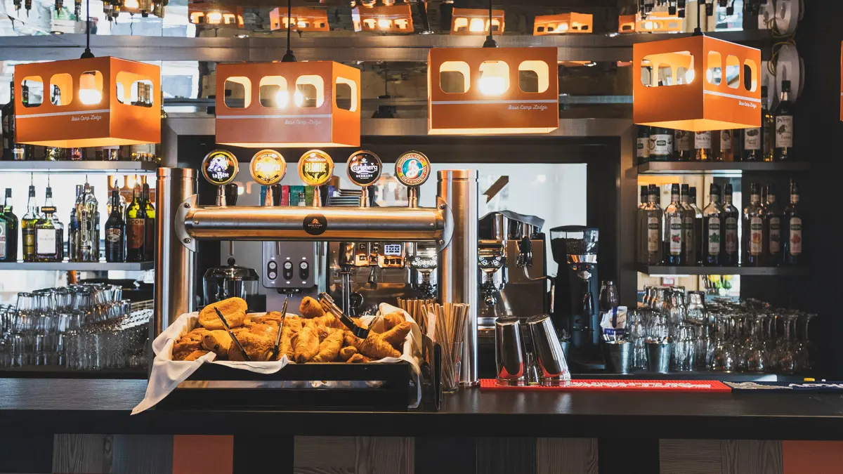 Base Camp Lodge Les Deux Alpes Bar 2