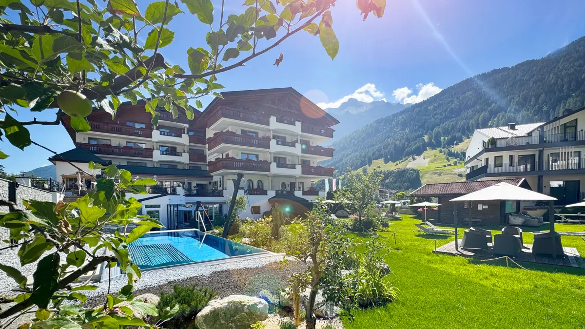 Hotel Stubaierhof Neustift Outdoor Pool And Garden