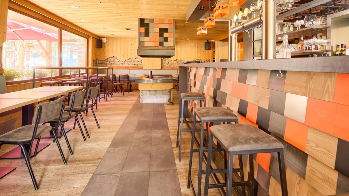 Hotel Base Camp Lodge Les Deux Alpes Bar Area