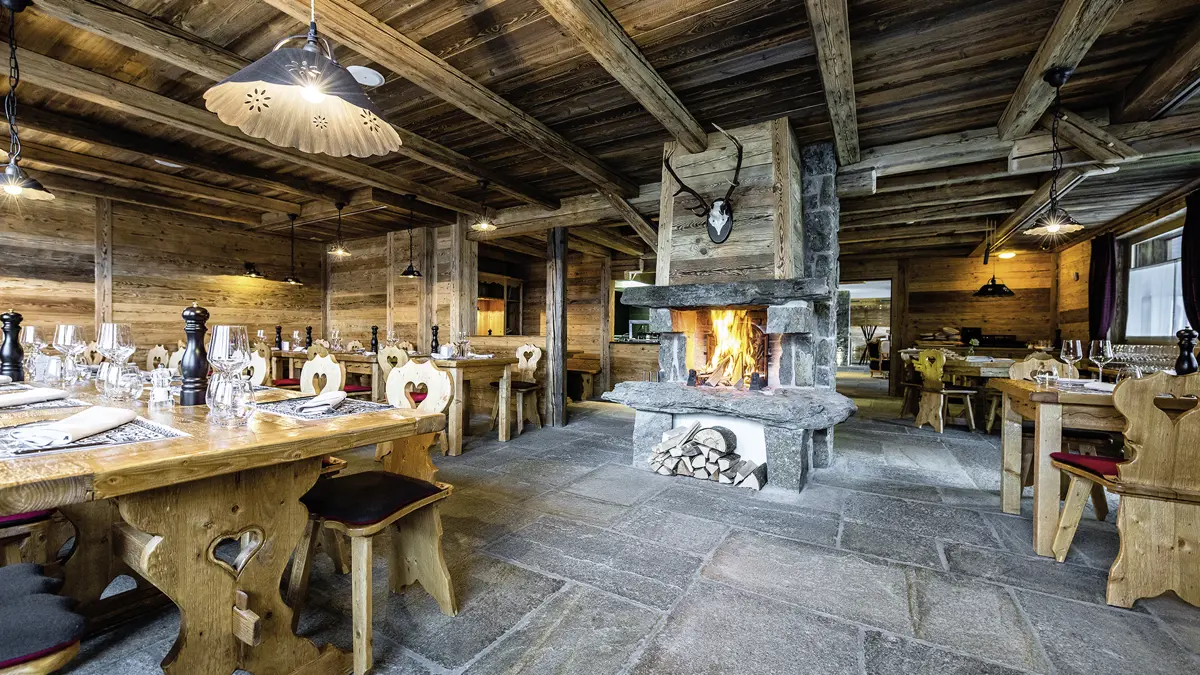 Hotel 4 Valleys Nendaz Restaurant Fire Place