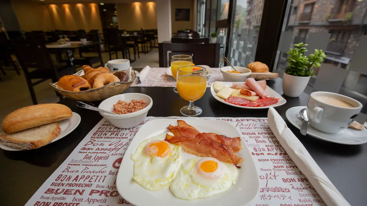 Hotel Del Pui Arinsal Breakfast Spread