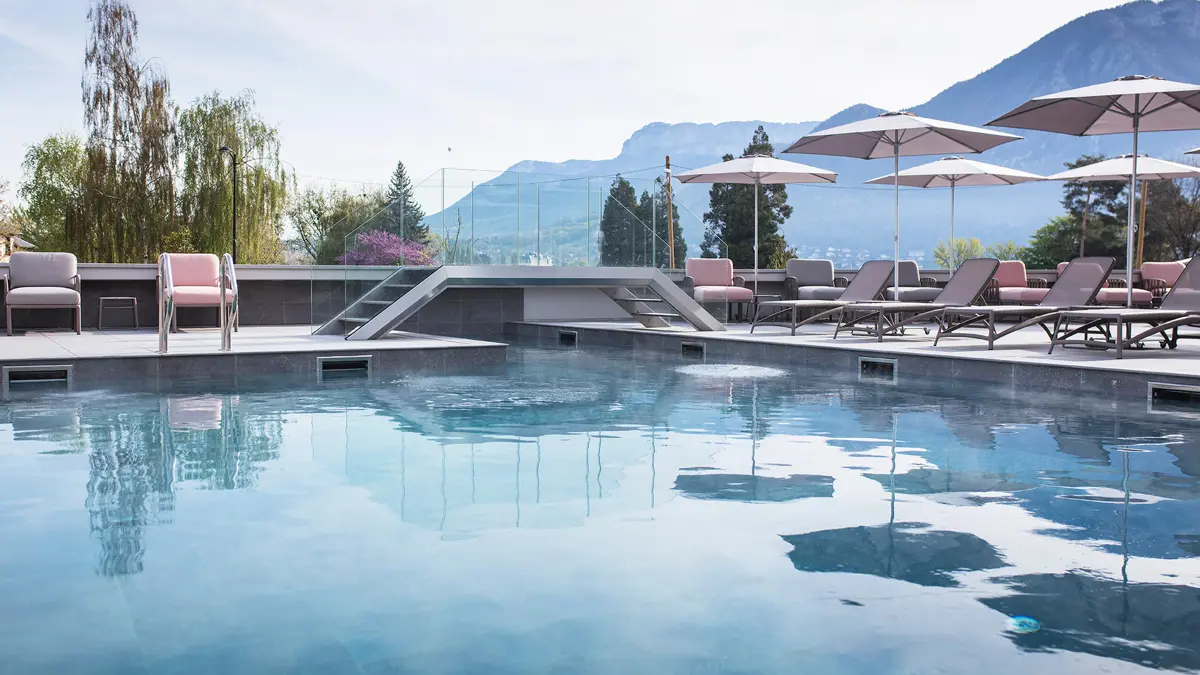 Hotel Le Pelican Lake Annecy Swimming Pool