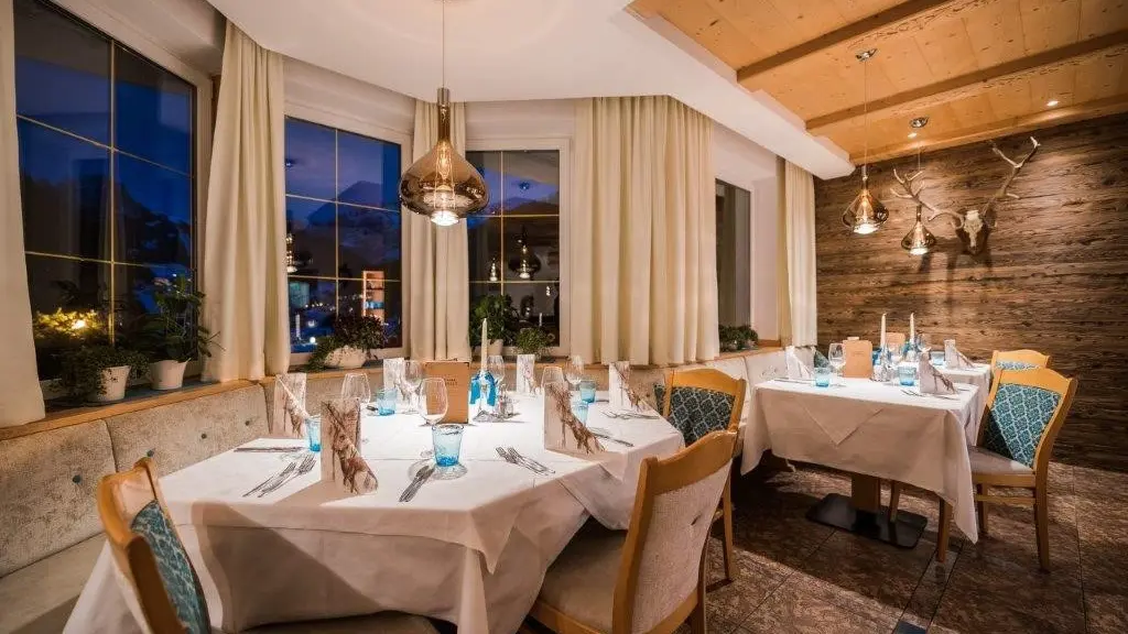 Inghams Italy Dolomites Selva Hotel Rodella Restaurant 3