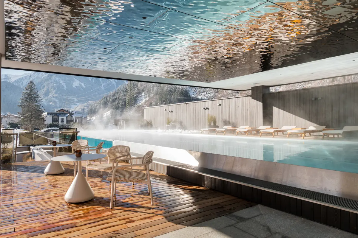 Neuhaus Zillertal Resort Mayrhofen Infinity Pool (1)