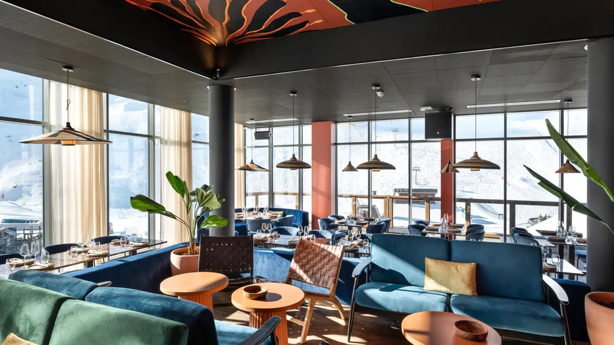 Residence YNYCIO Tignes bar and lounge