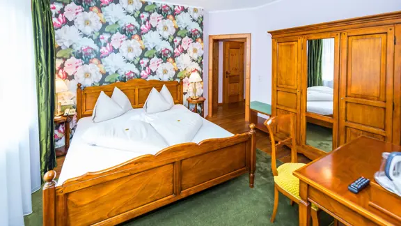 Garden Austrian twin suite