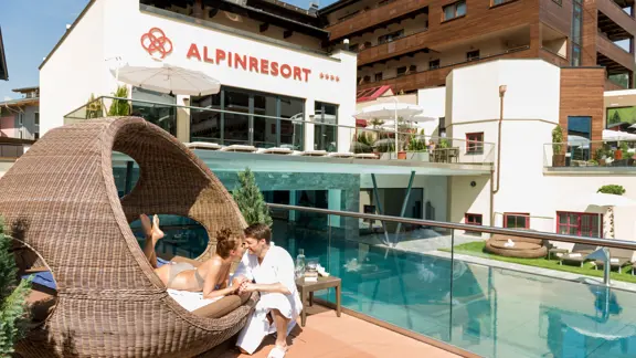 Valsaa Alpinresort Saalbach Pool Terrace Copyright Foto Atelier Wolkersdorfer
