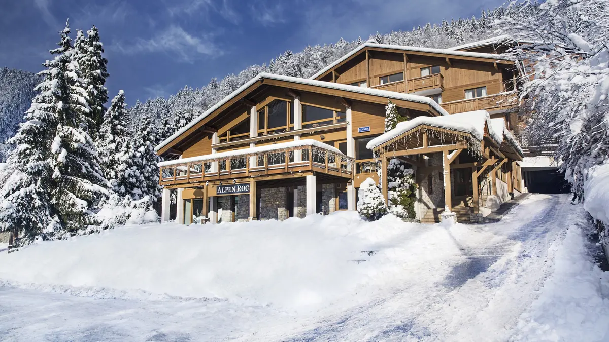 Hotel Alpen Roc La Clusaz Exterior Winter