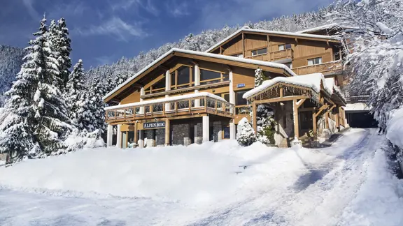 Hotel Alpen Roc La Clusaz Exterior Winter