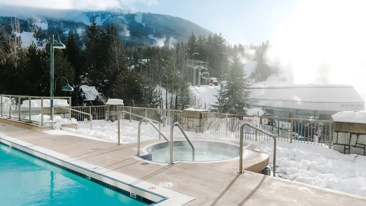 Pan Pacific Mountainside Hotel Whistler Canada Outdoor Swimming Pool (5)