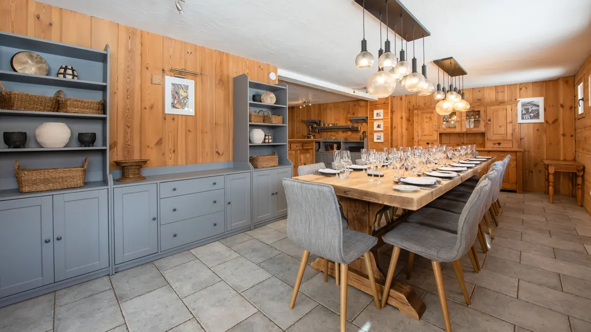 Chalet La Breche Alpe d'Huez Dining Area 4