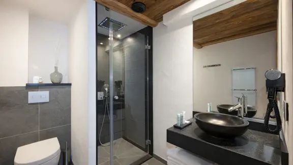 Three bedroom apartment - bathroom