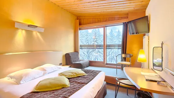 Classic south-facing twin bedroom