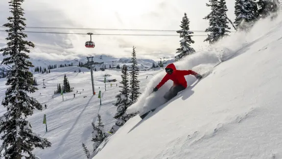 Snowy Pistes © Tourism Whistler Ben Girardi