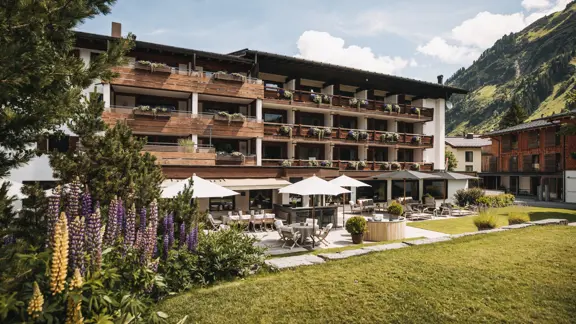 Hotel Der Berghof Lech Garden