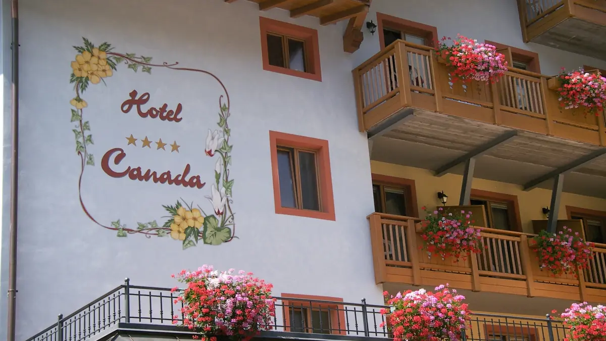 Hotel Canada Pinzolo Madonna Di Campiglio Exterior 2