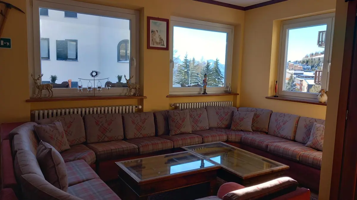 Inghams Italy Milky Way Sestriere Hotel Savoy Edelweiss Lounge Area (4)