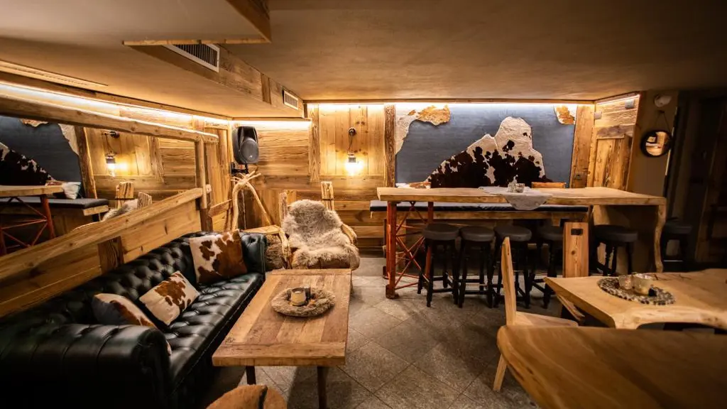 Inghams Italy Aosta Vally Cervinia Hotel Dragon Bar 3