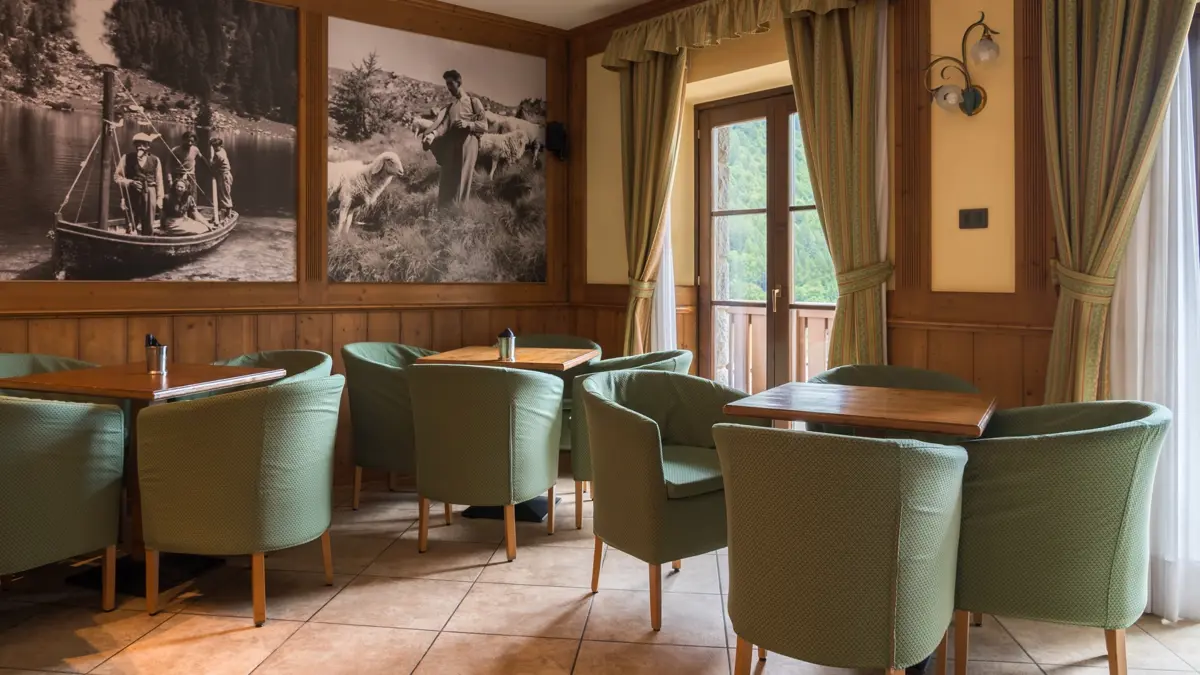 Inghams Italy Dolomites Madonna Di Campiglio Hotel La Betulla Bar 3