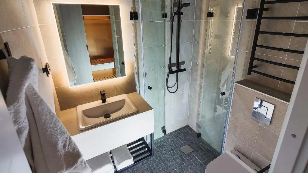 Hotel Ylläsrinne Deluxe Aurora Room Bathroom